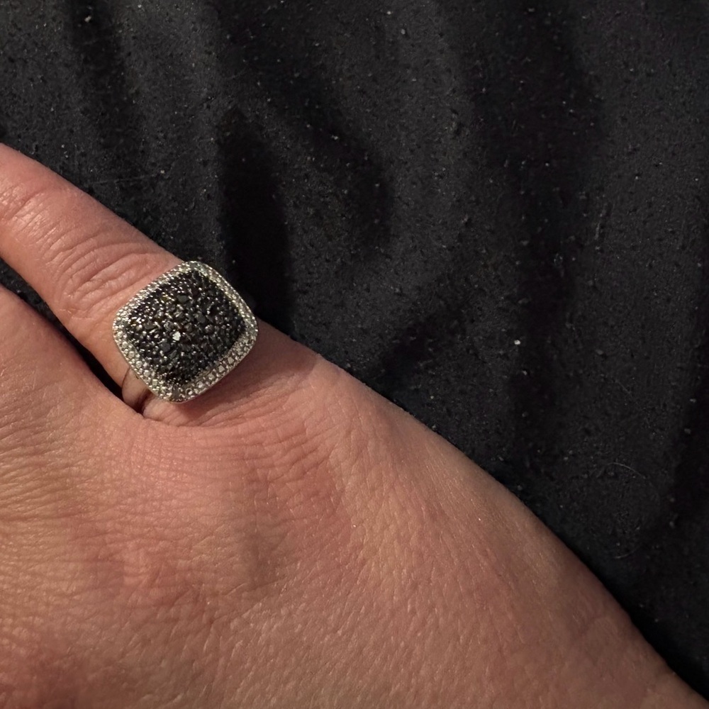 Elegant Black and White Diamond Women's Ring Size 7.5 - Picture 4 of 5